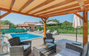 Stunning Home In Topid